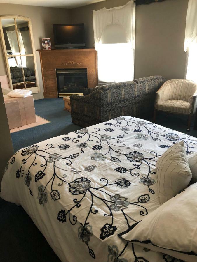 The Bobcaygeon Inn Buitenkant foto
